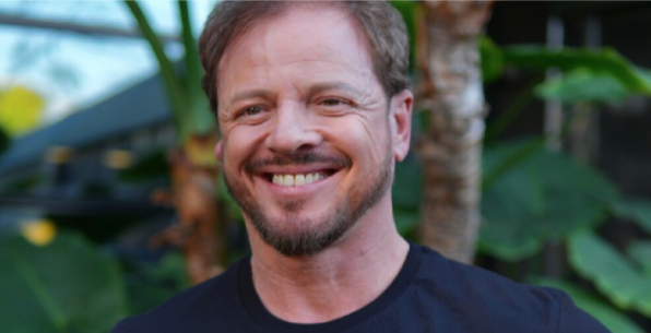 Alex Wiesner presenta su libro “Hasta los 100, bien!